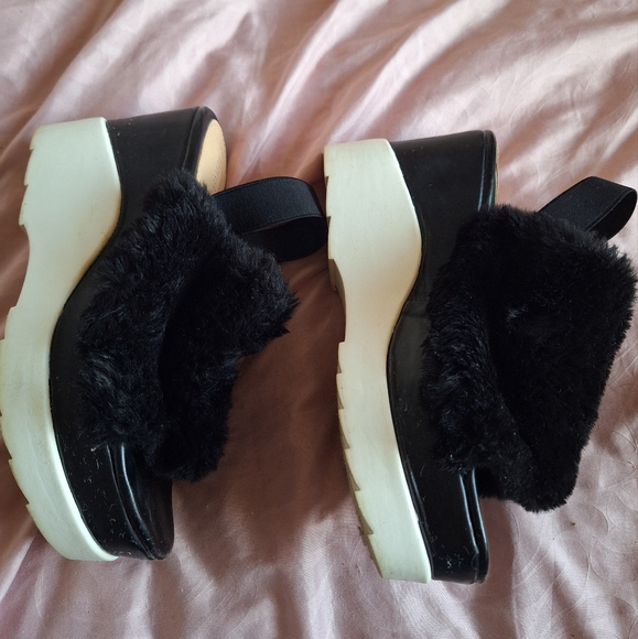 Forever 21 Size 7 Black & White Fluffy Fur Wedges - Picture 2 of 7
